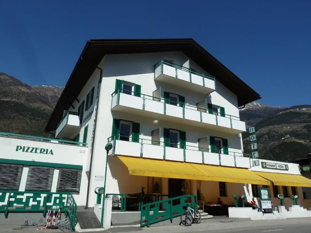 Hotel-Restaurant-Pizzeria Goldrainerhof エクステリア 写真