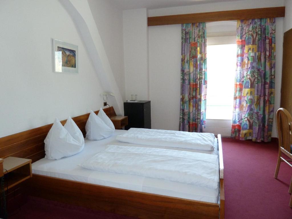Hotel-Restaurant-Pizzeria Goldrainerhof 部屋 写真
