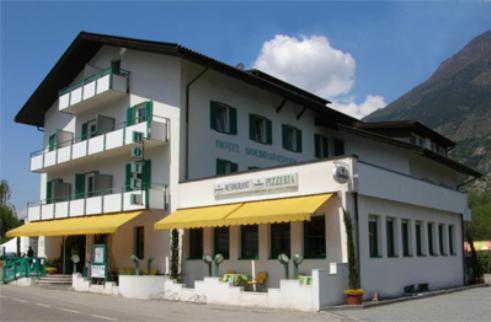 Hotel-Restaurant-Pizzeria Goldrainerhof エクステリア 写真